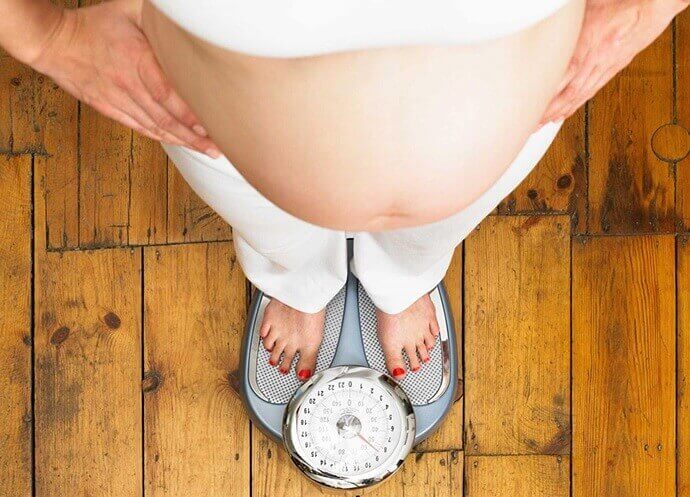 Mang thai 34 tuần bụng tụt xuống, mẹ không ngừng tăng cân