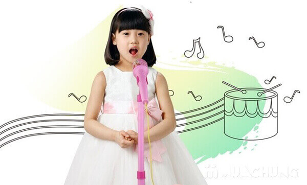 Microphone Hello Kitty cho bé gái 8 tuổi tập làm ca sĩ